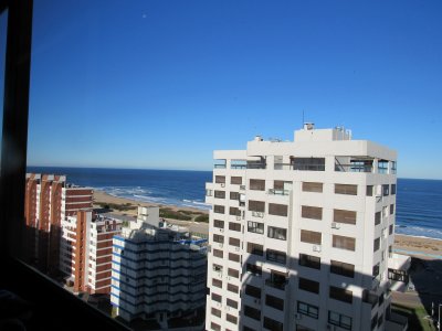 Venta y alquiler de apartamento de 3 dormitorios en Punta del Este