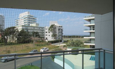 Apartamento en venta de  3 dormitorios y dependencia en Punta del Este