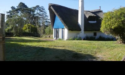 Casa en venta de dos dormitorio y dependencia en Punta del Este