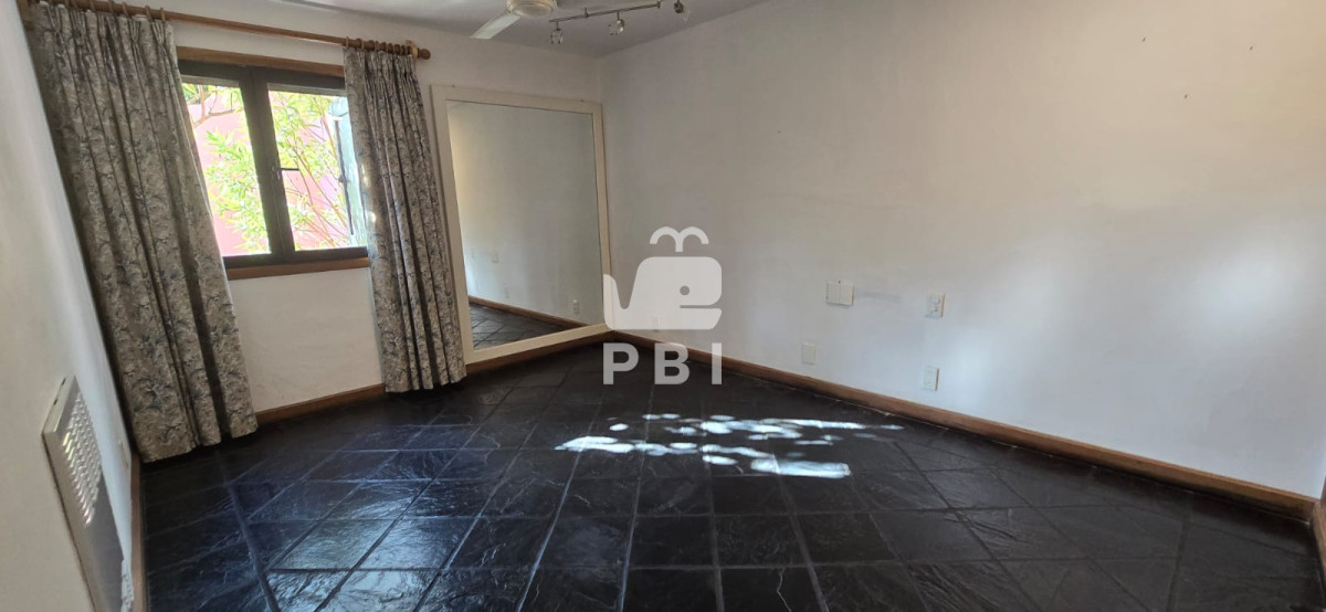 VmVudGEgYXBydGFtZW50byBlbiBQdW50YSBCYWxsZW5hLCBlc3BlY3RhY3VsYXIgdmlzdGEgY29uIFBhcnJpbGxlcm8gcHJvcGlvIC0gTUFSSU5BIERFTCBFU1RFIC0gUmVmIDogUEJJMTU0MDc=