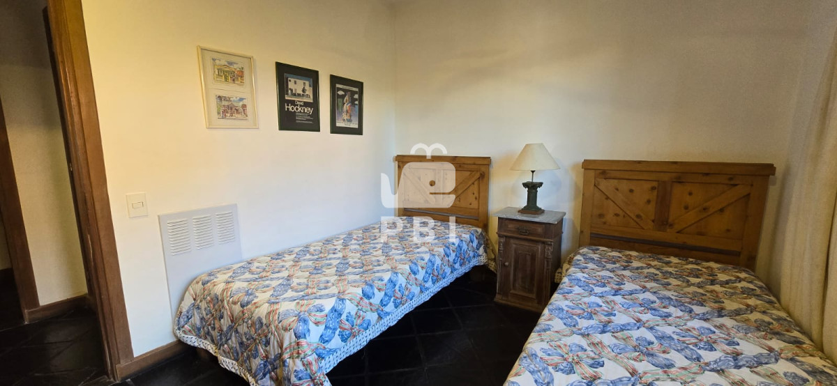 VmVudGEgYXBydGFtZW50byBlbiBQdW50YSBCYWxsZW5hLCBlc3BlY3RhY3VsYXIgdmlzdGEgY29uIFBhcnJpbGxlcm8gcHJvcGlvIC0gTUFSSU5BIERFTCBFU1RFIC0gUmVmIDogUEJJMTU0MDc=