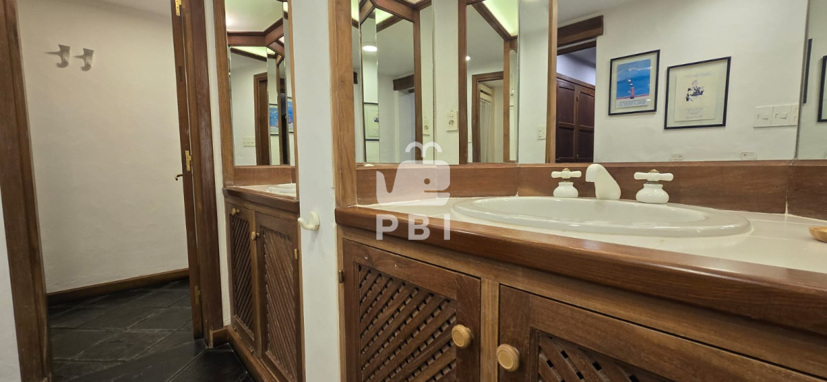 VmVudGEgYXBydGFtZW50byBlbiBQdW50YSBCYWxsZW5hLCBlc3BlY3RhY3VsYXIgdmlzdGEgY29uIFBhcnJpbGxlcm8gcHJvcGlvIC0gTUFSSU5BIERFTCBFU1RFIC0gUmVmIDogUEJJMTU0MDc=