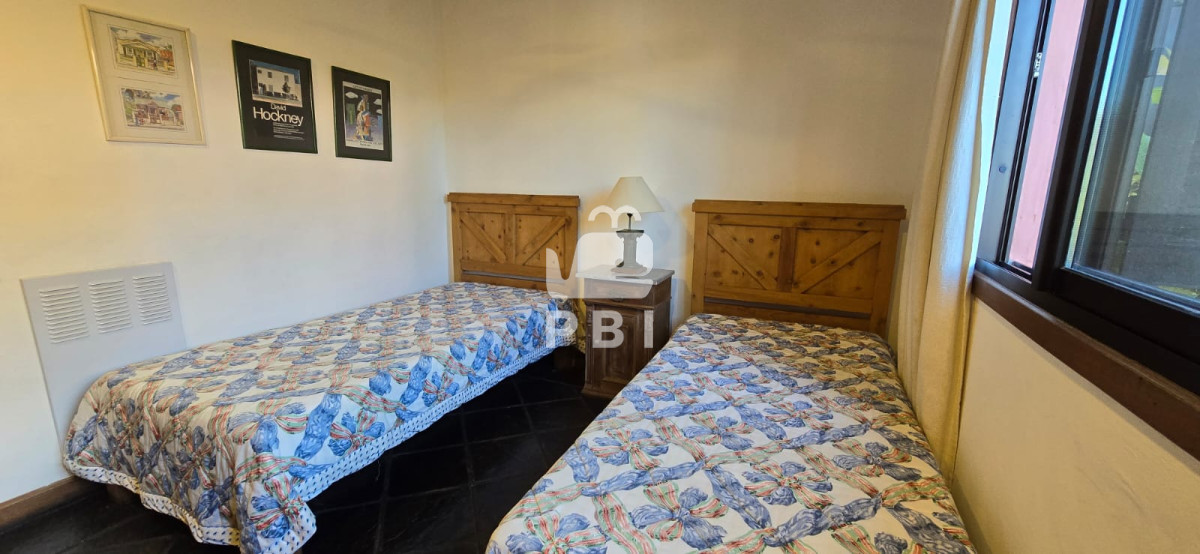 VmVudGEgYXBydGFtZW50byBlbiBQdW50YSBCYWxsZW5hLCBlc3BlY3RhY3VsYXIgdmlzdGEgY29uIFBhcnJpbGxlcm8gcHJvcGlvIC0gTUFSSU5BIERFTCBFU1RFIC0gUmVmIDogUEJJMTU0MDc=