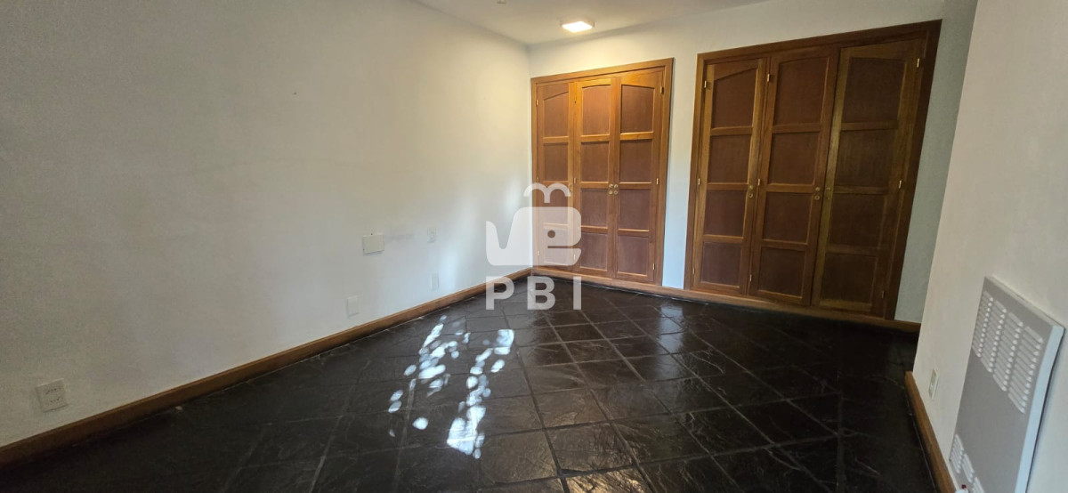 VmVudGEgYXBydGFtZW50byBlbiBQdW50YSBCYWxsZW5hLCBlc3BlY3RhY3VsYXIgdmlzdGEgY29uIFBhcnJpbGxlcm8gcHJvcGlvIC0gTUFSSU5BIERFTCBFU1RFIC0gUmVmIDogUEJJMTU0MDc=