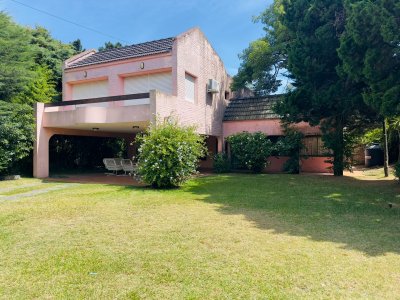 Casa en Venta y alquiler,  50 metros de la playa. - Ref : PBI14715