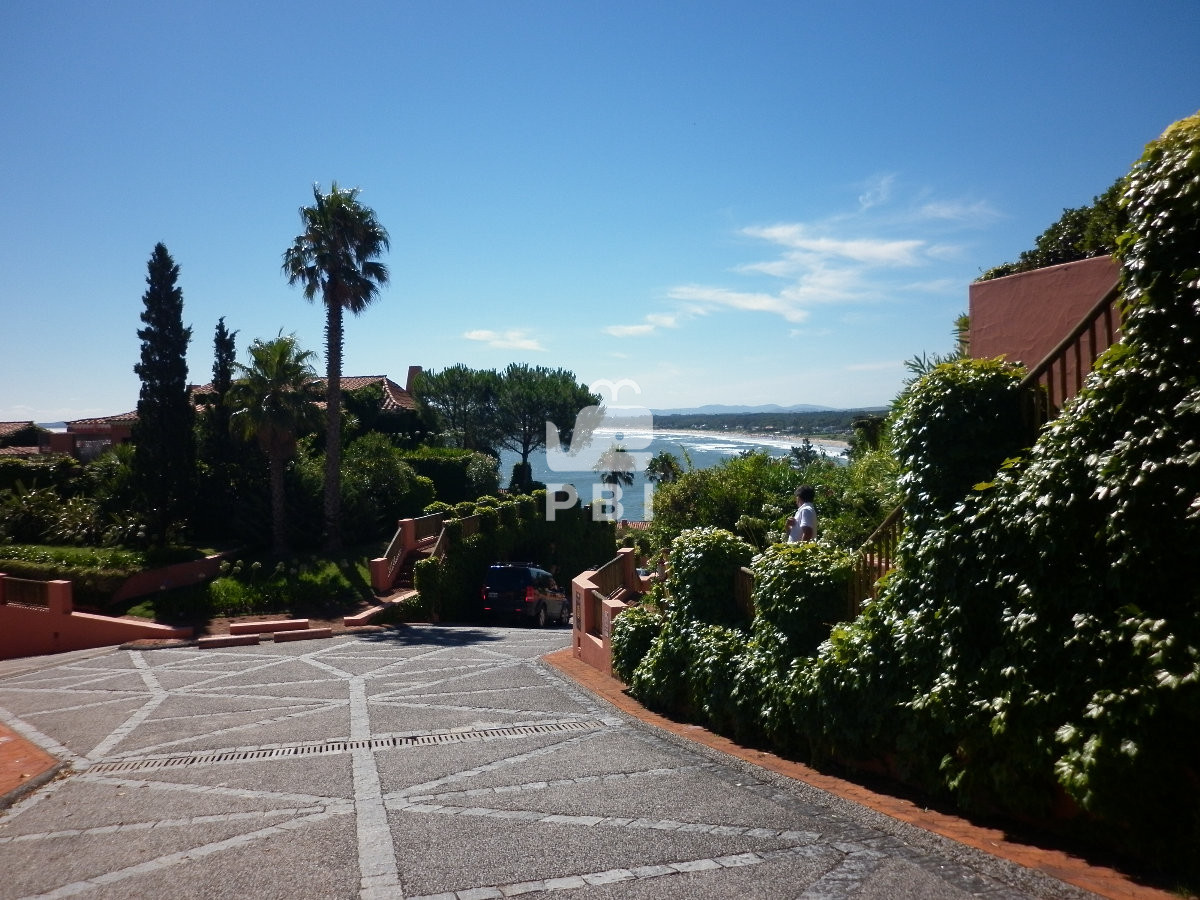 VmVudGEgYXBydGFtZW50byBlbiBQdW50YSBCYWxsZW5hLCBlc3BlY3RhY3VsYXIgdmlzdGEgY29uIFBhcnJpbGxlcm8gcHJvcGlvIC0gTUFSSU5BIERFTCBFU1RFIC0gUmVmIDogUEJJMTU0MDc=