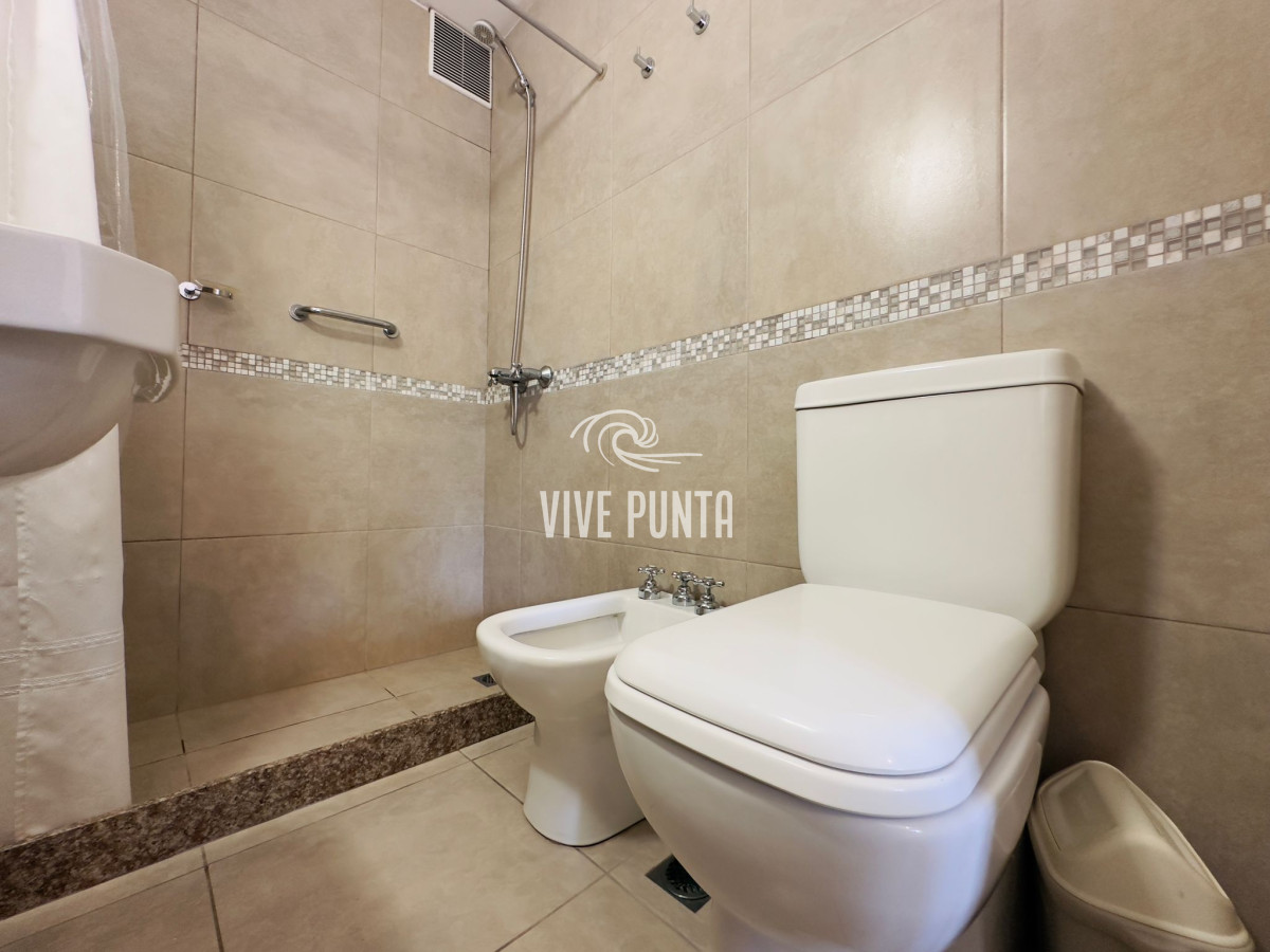 Apartamento ID.902 - Apartamento en venta, 2 dormitorios, primera linea de la brava.