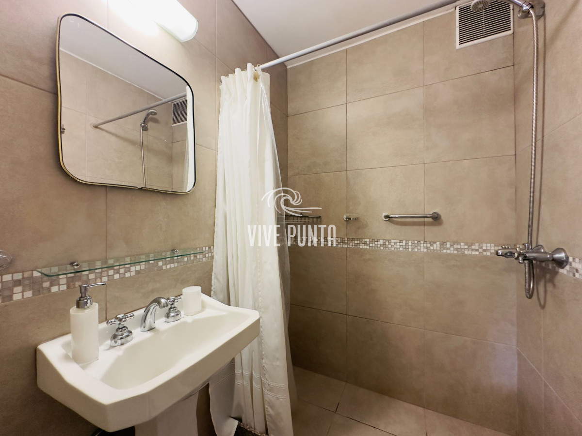 Apartamento ID.902 - Apartamento en venta, 2 dormitorios, primera linea de la brava.