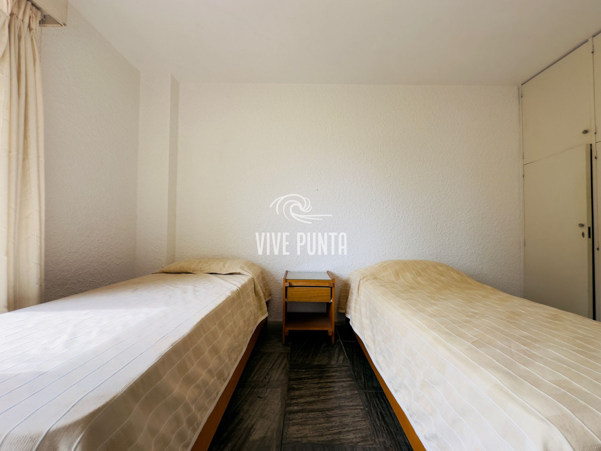 Apartamento ID.902 - Apartamento en venta, 2 dormitorios, primera linea de la brava.