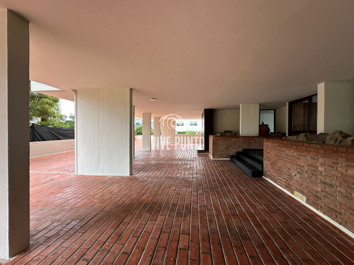 Apartamento ID.902 - Apartamento en venta, 2 dormitorios, primera linea de la brava.