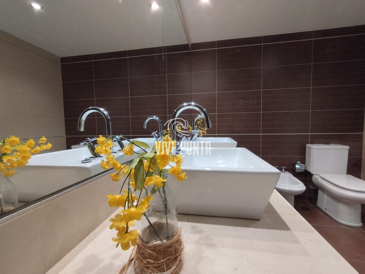 Apartamento ID.1037 -  Apartamento en venta en playa brava de Punta del Este