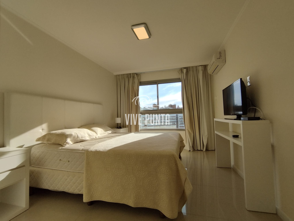 Apartamento ID.1037 -  Apartamento en venta en playa brava de Punta del Este