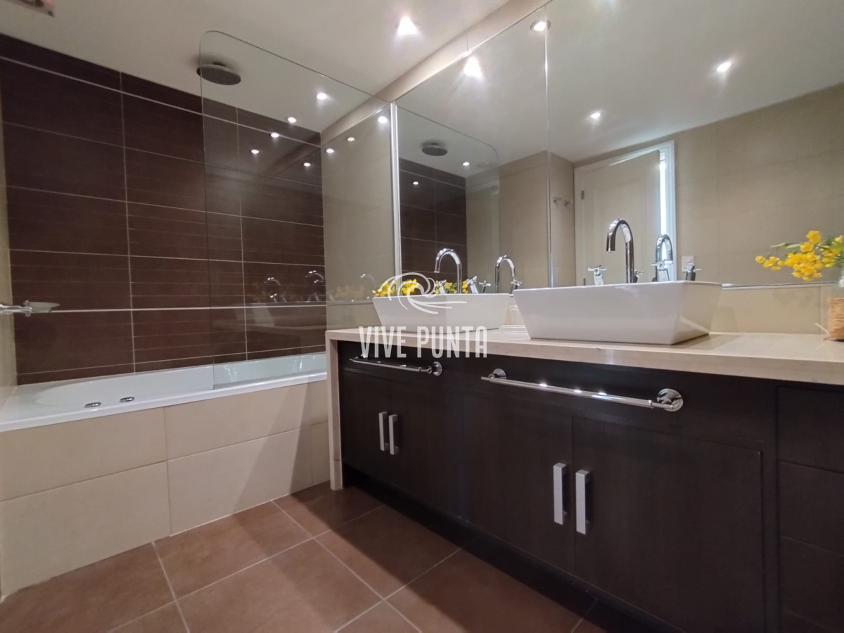 Apartamento ID.1037 -  Apartamento en venta en playa brava de Punta del Este