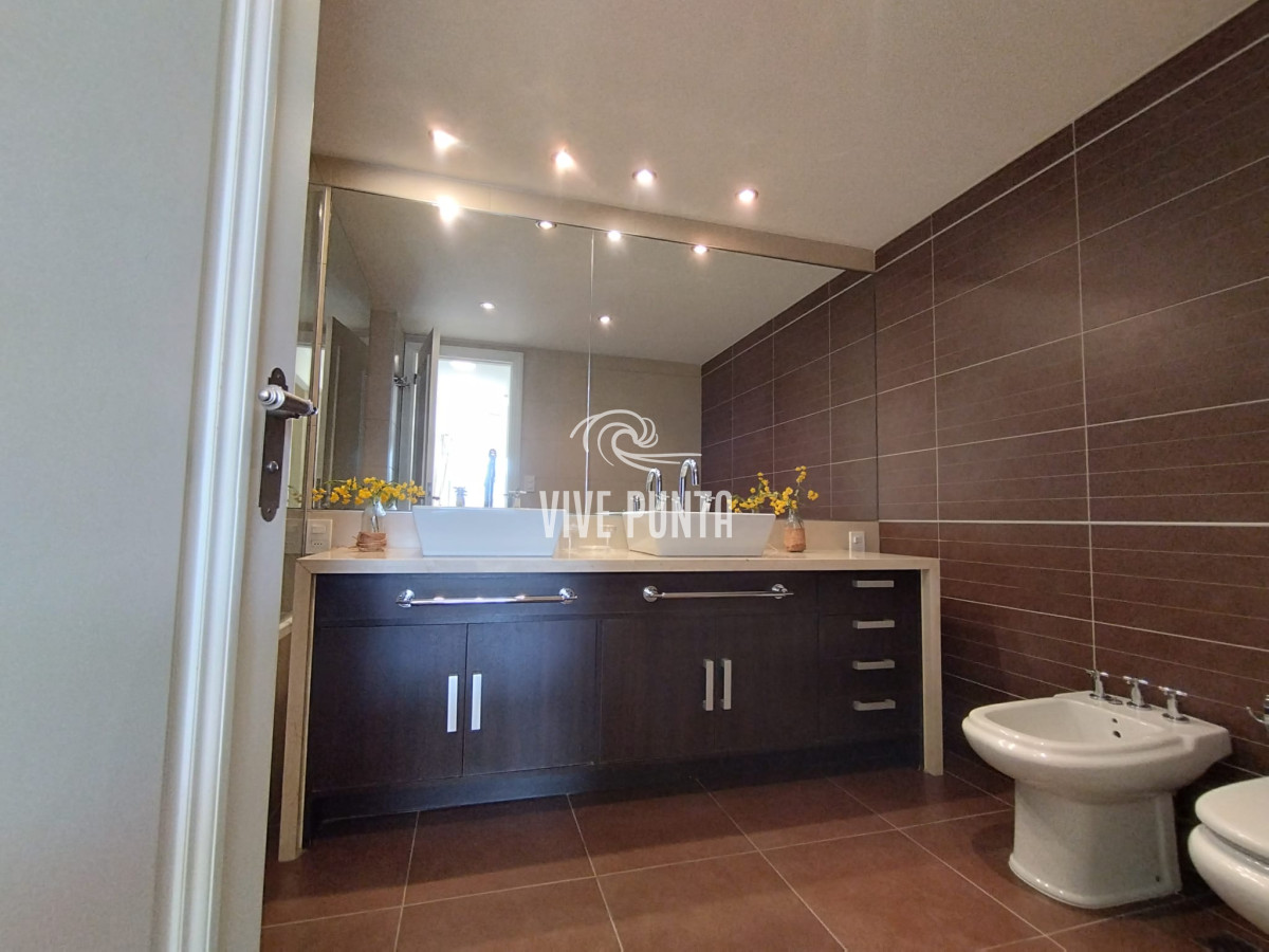 Apartamento ID.1037 -  Apartamento en venta en playa brava de Punta del Este