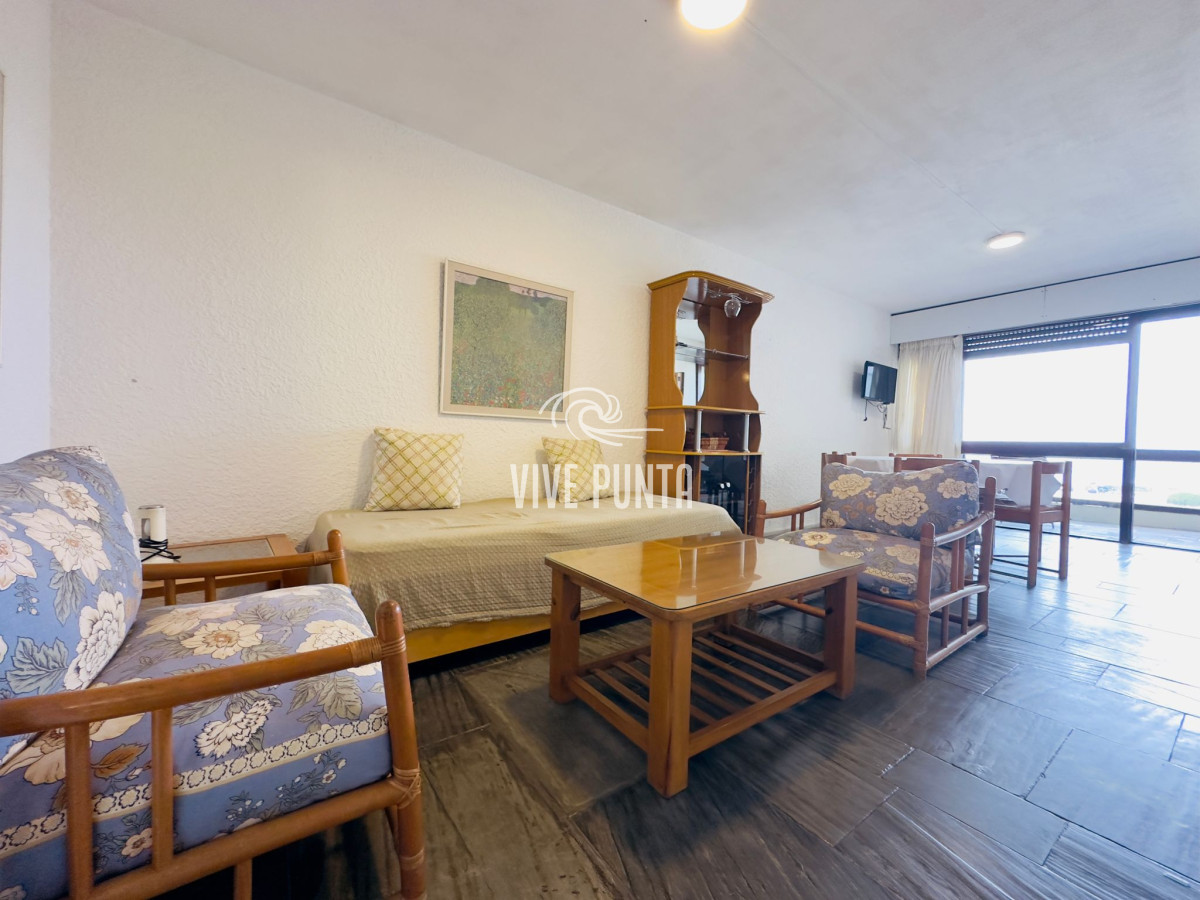 Apartamento ID.902 - Apartamento en venta, 2 dormitorios, primera linea de la brava.