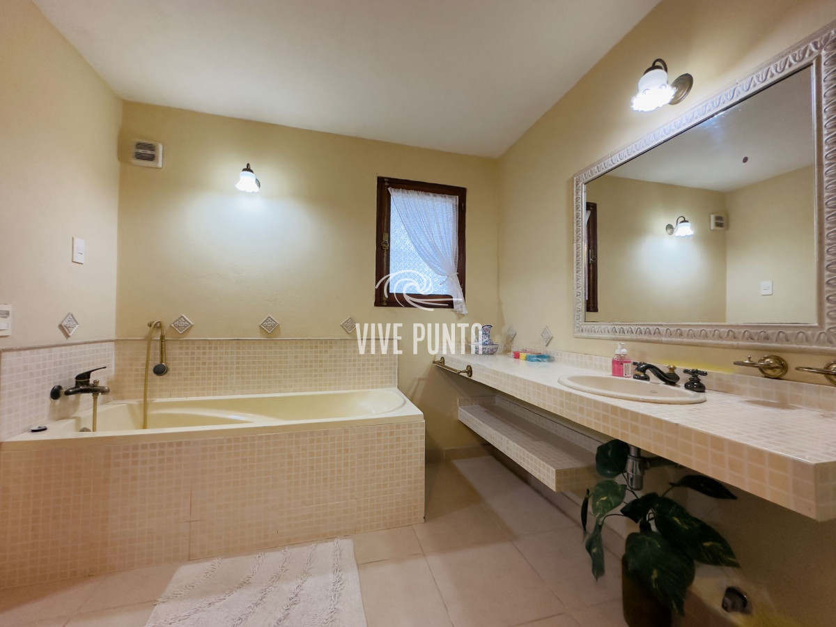 Casa ID.965 - Casa en VENTA, 3 dormitorios, Punta del Este