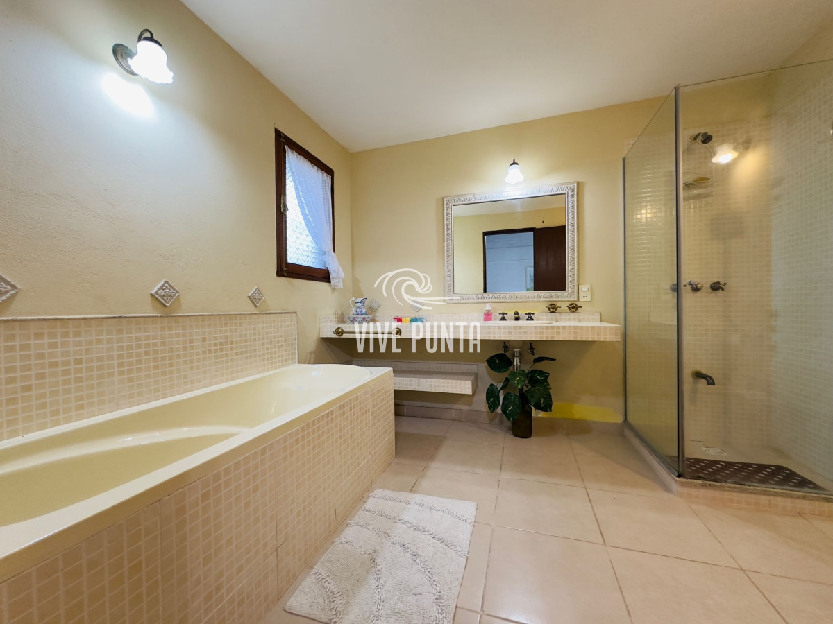 Casa ID.965 - Casa en VENTA, 3 dormitorios, Punta del Este