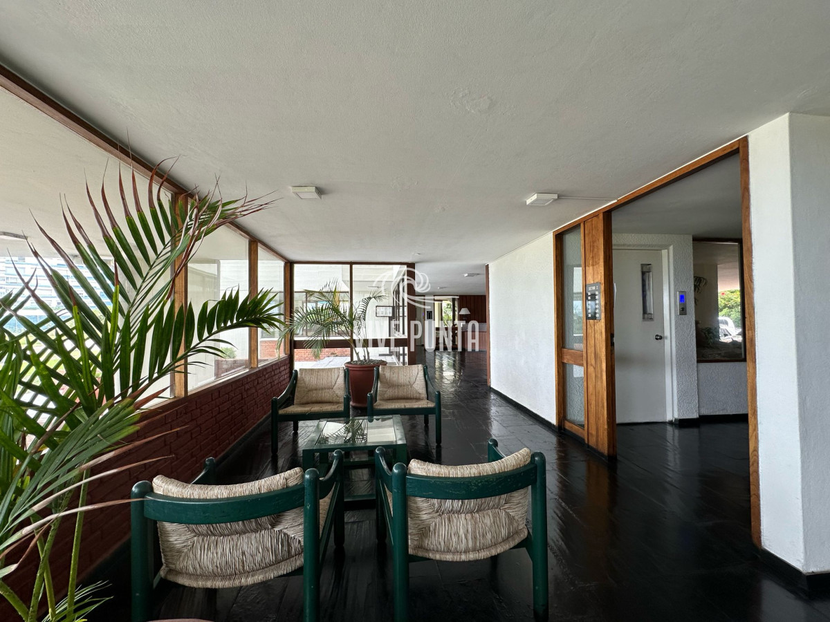 Apartamento ID.902 - Apartamento en venta, 2 dormitorios, primera linea de la brava.