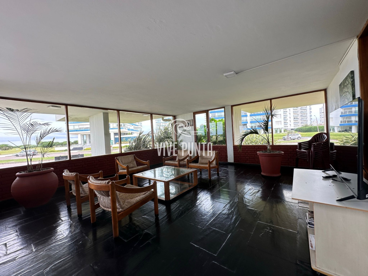 Apartamento ID.902 - Apartamento en venta, 2 dormitorios, primera linea de la brava.