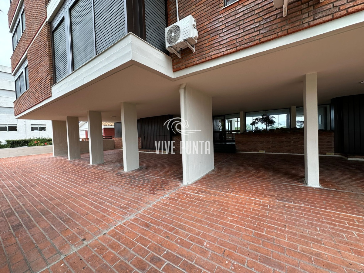 Apartamento ID.902 - Apartamento en venta, 2 dormitorios, primera linea de la brava.