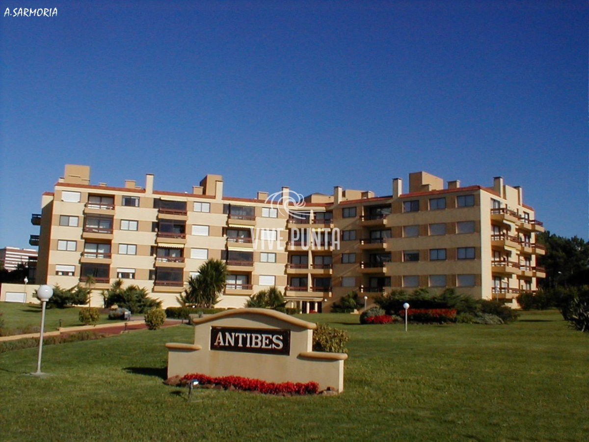 Apartamento ID.1020 - venta de apartamento en playa brava con parrillero y dos garages