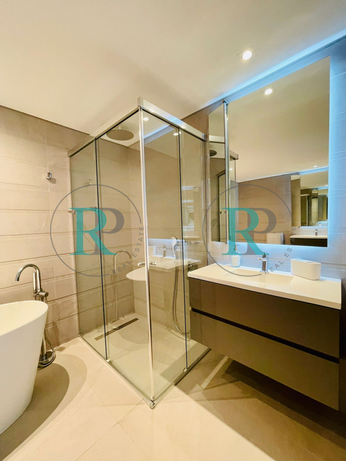 Apartamento ID.1376 - Alquiler  y venta de apartamento de 3 dormitorios en Punta del Este 