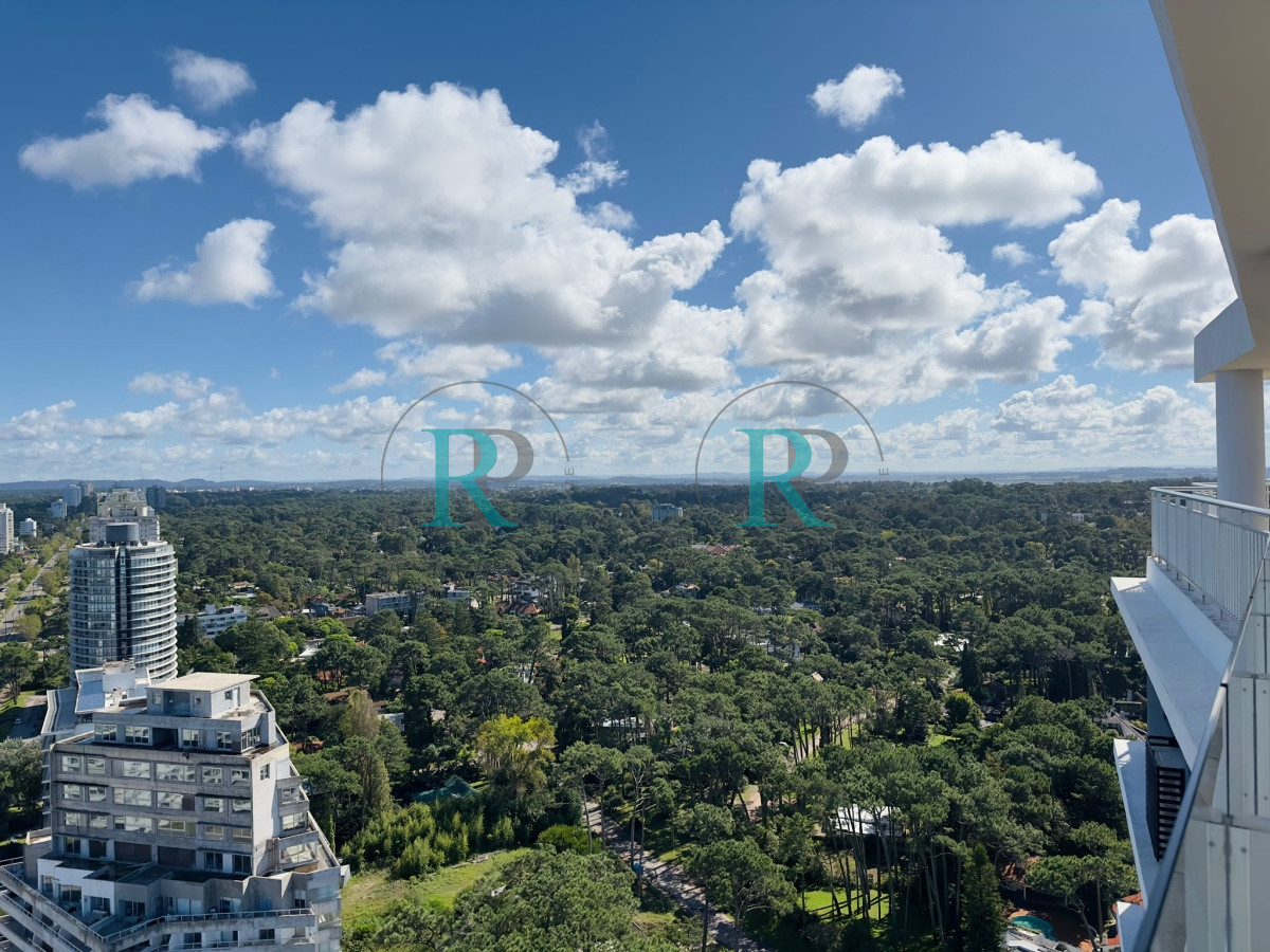 Apartamento ID.1700 - Penthouse en VENTA, 3 dormitorios en suite + Dependencia, vista 180°.
