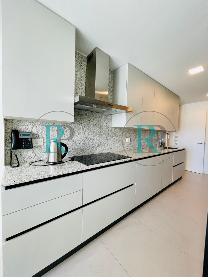 Apartamento ID.1376 - Alquiler  y venta de apartamento de 3 dormitorios en Punta del Este 