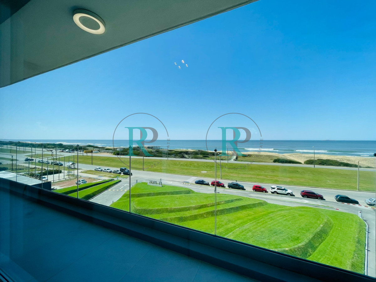 Apartamento ID.1376 - Alquiler  y venta de apartamento de 3 dormitorios en Punta del Este 