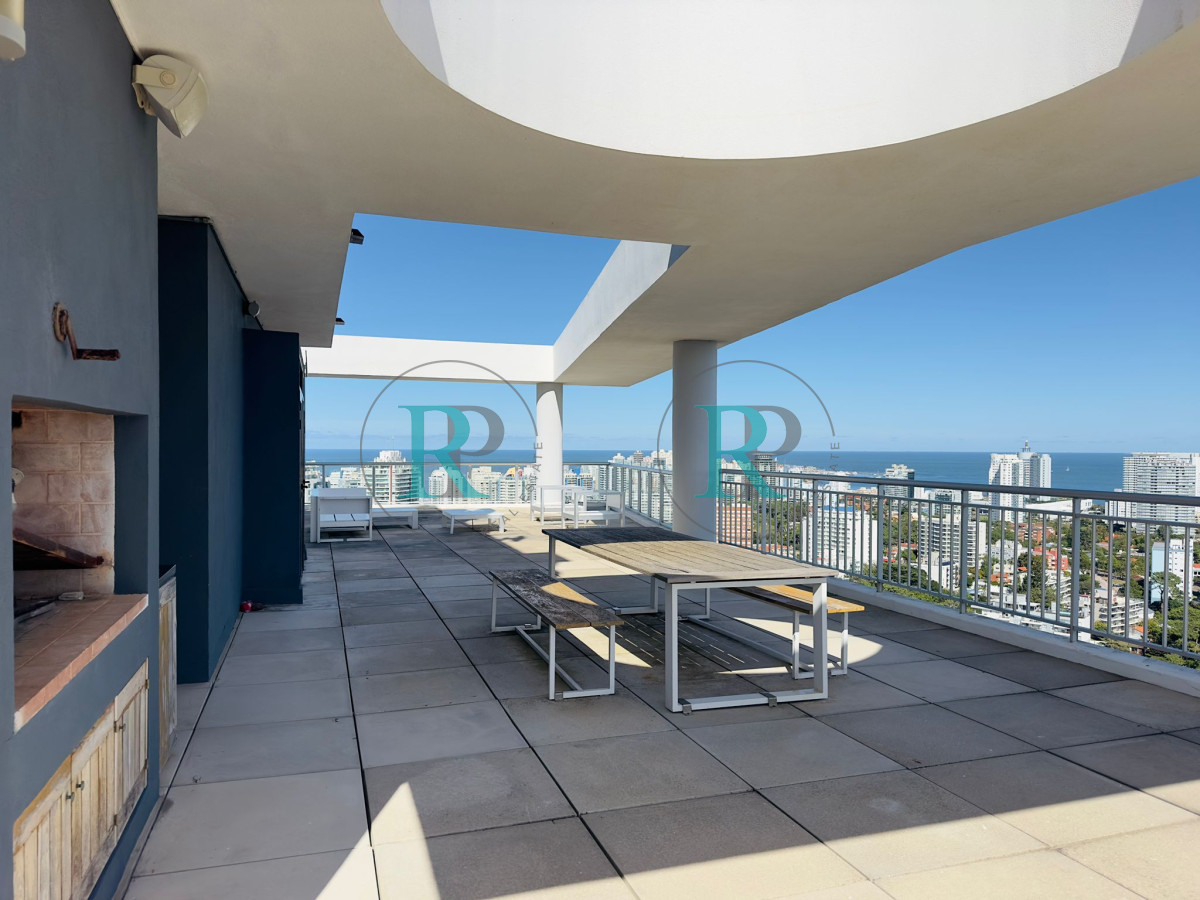 Apartamento ID.1700 - Penthouse en VENTA, 3 dormitorios en suite + Dependencia, vista 180°.