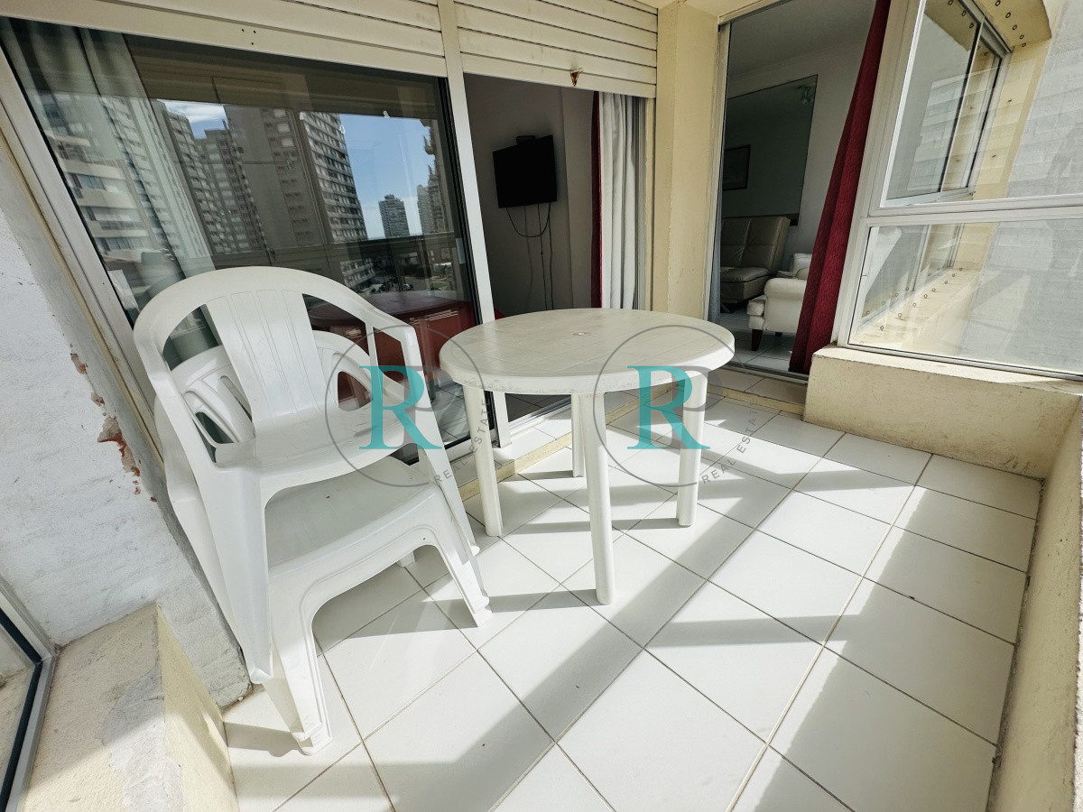 Apartamento ID.2340 - Alquiler y venta de apartamento de 1 dormitorio y medio en Punta del Este