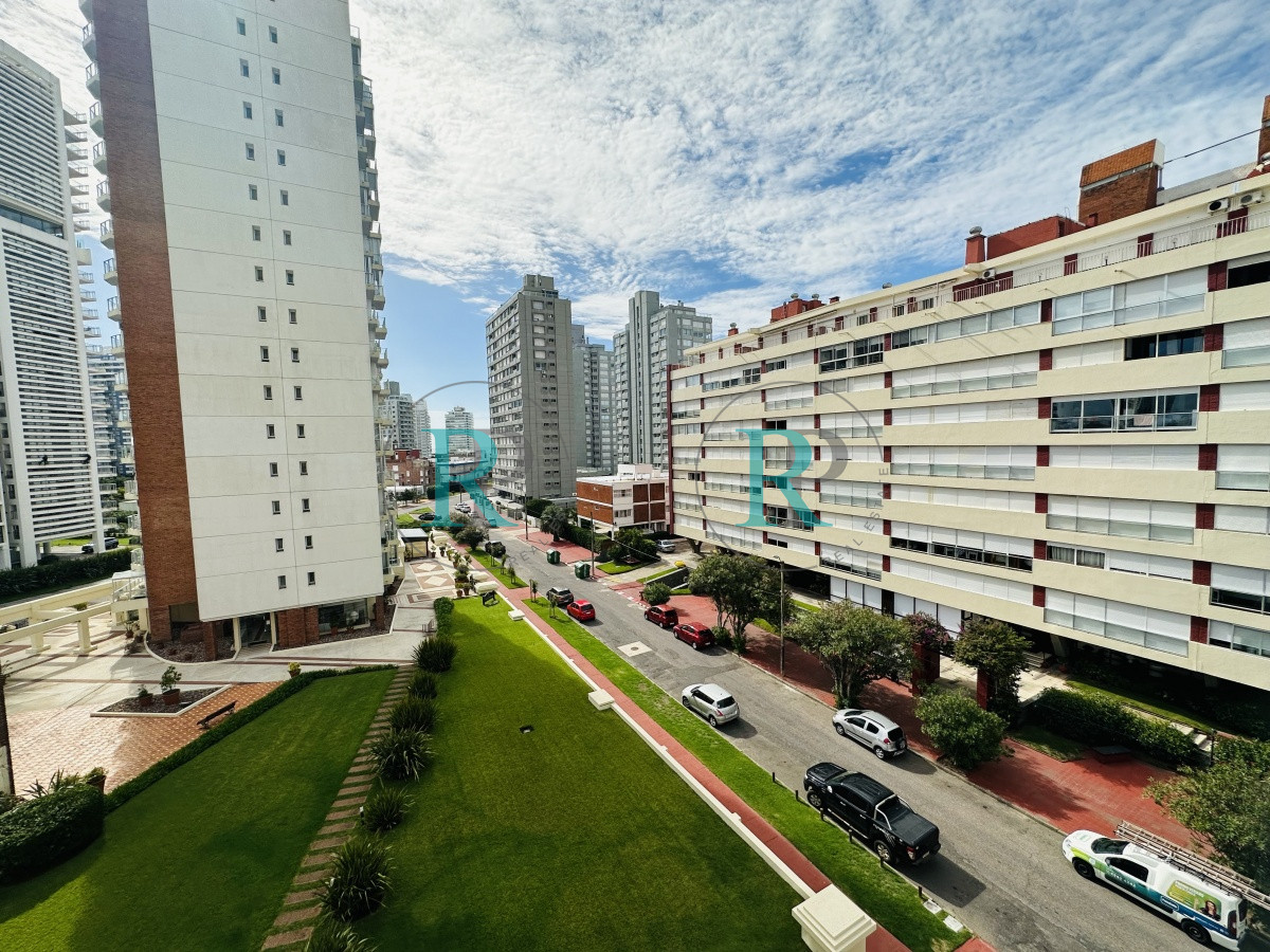 Apartamento ID.2340 - Alquiler y venta de apartamento de 1 dormitorio y medio en Punta del Este