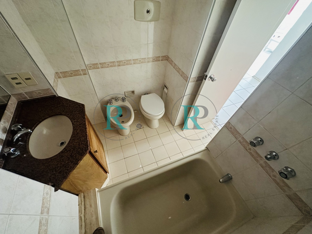 Apartamento ID.2340 - Alquiler y venta de apartamento de 1 dormitorio y medio en Punta del Este