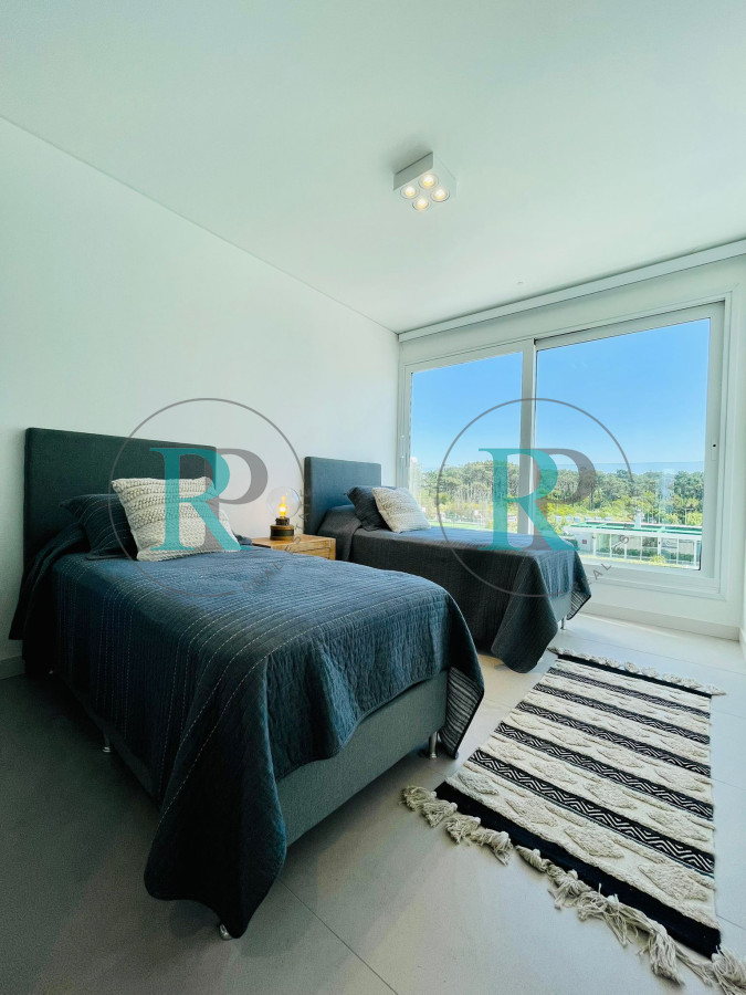 Apartamento ID.1376 - Alquiler  y venta de apartamento de 3 dormitorios en Punta del Este 