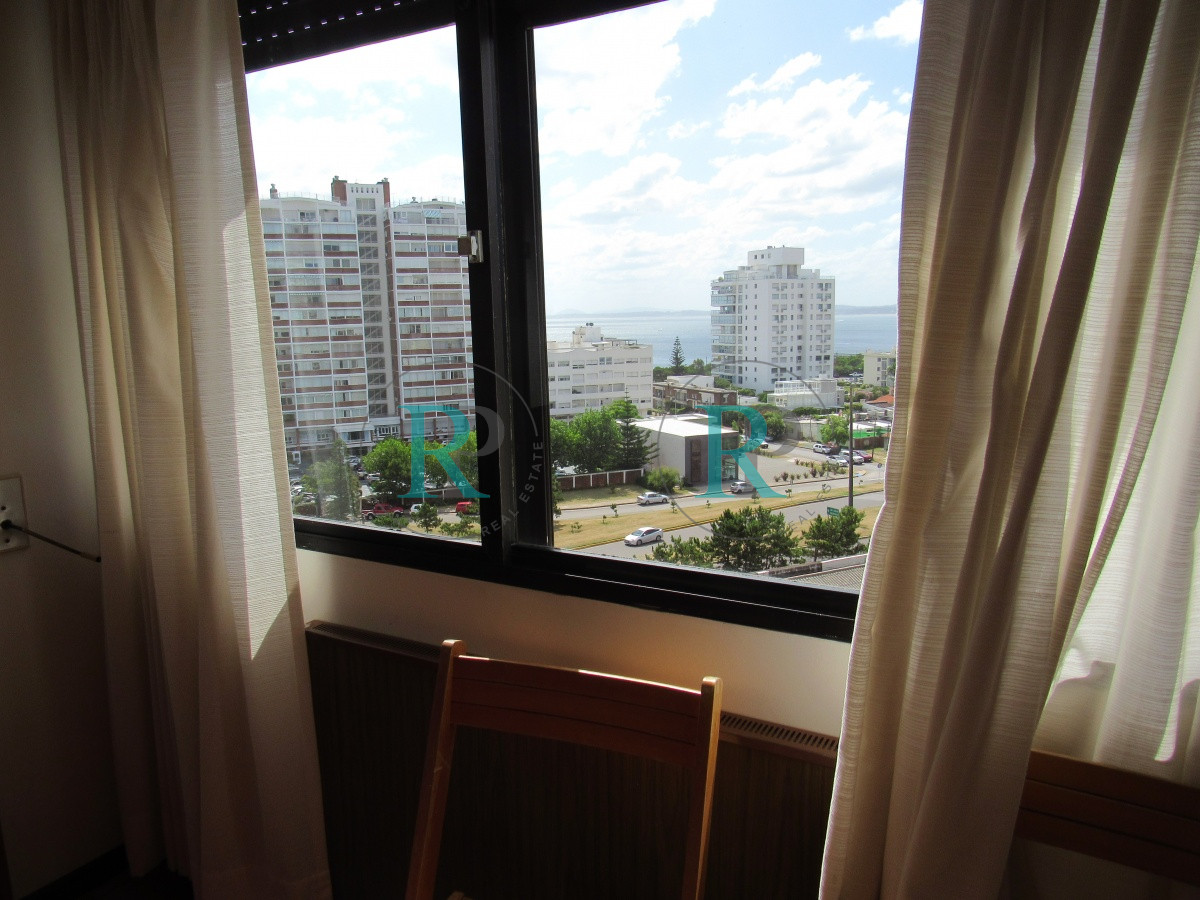 Apartamento ID.2094 - Alquiler de apartamento de dos dormitorios en Punta del Este