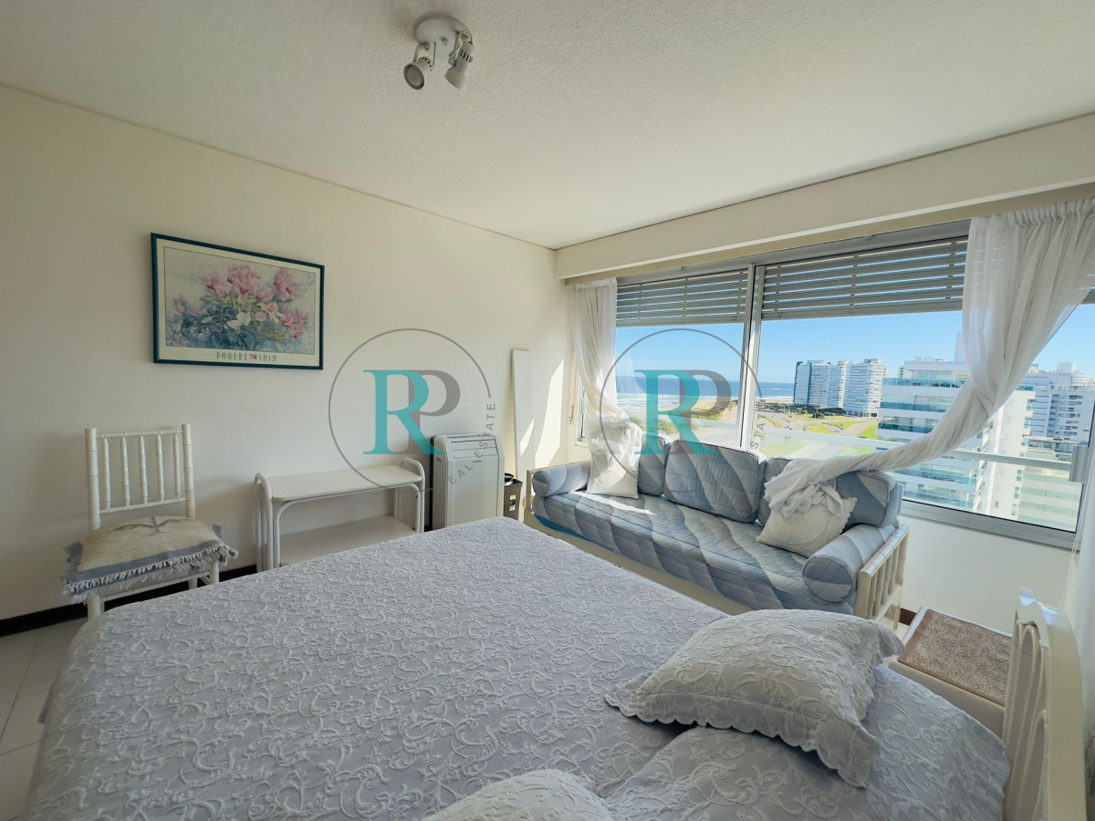Apartamento ID.1503 - Venta de apartamento de 3 dormitorios y dep. de servicio en Punta del Este