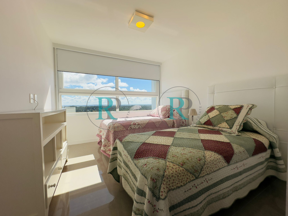 Apartamento ID.1700 - Penthouse en VENTA, 3 dormitorios en suite + Dependencia, vista 180°.