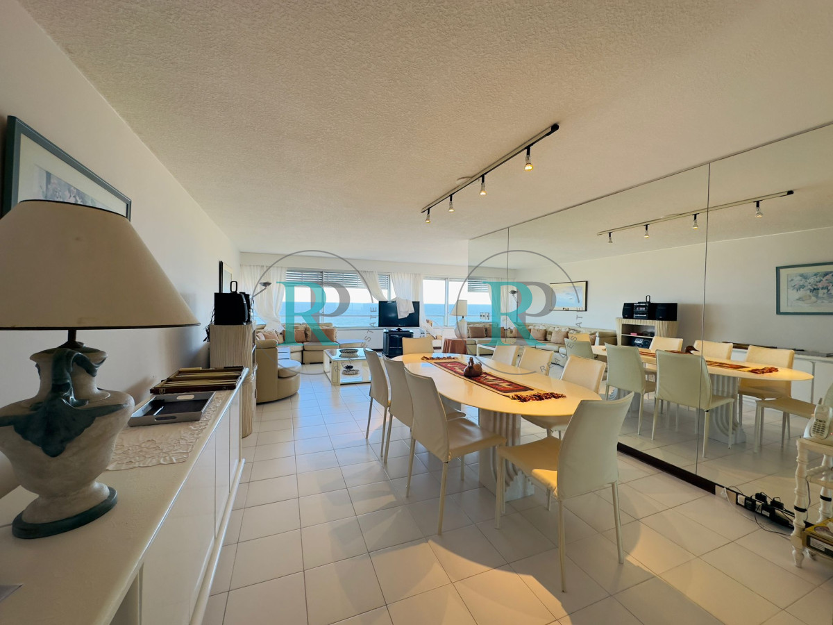 Apartamento ID.1503 - Venta de apartamento de 3 dormitorios y dep. de servicio en Punta del Este