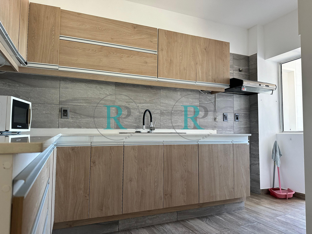 Apartamento ID.2407 - Apartamento de dos dormitorios y dependencia de servicio en venta en Punta del Este