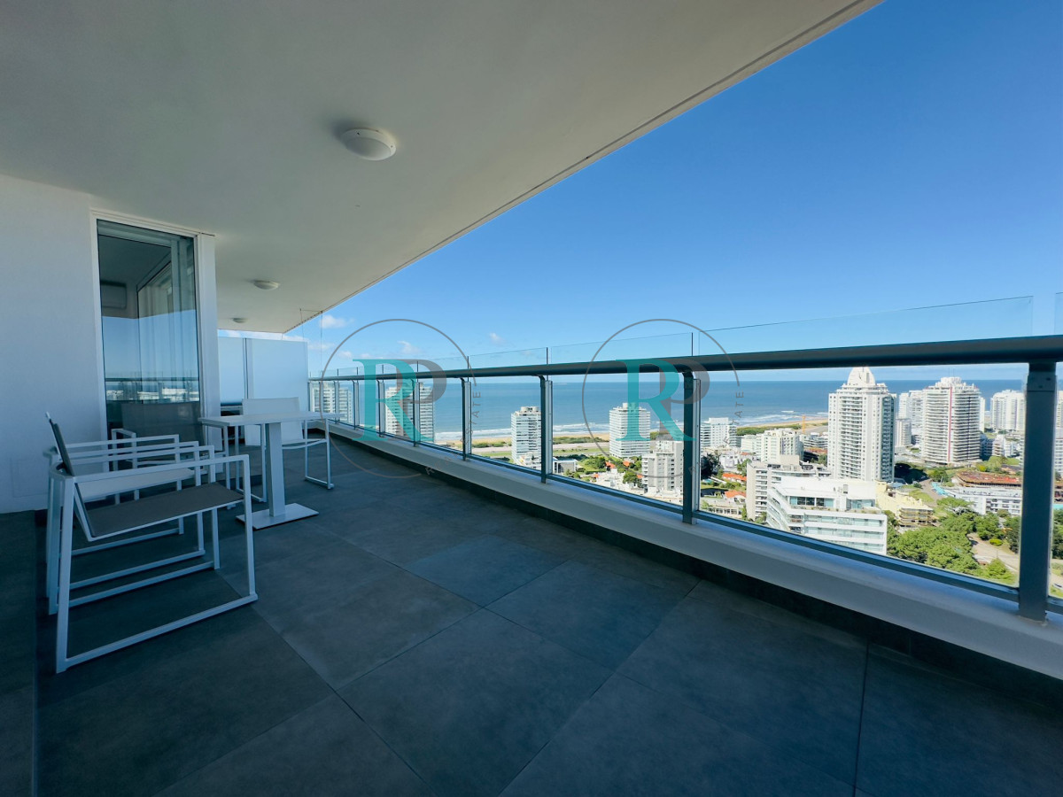 Apartamento ID.1700 - Penthouse en VENTA, 3 dormitorios en suite + Dependencia, vista 180°.