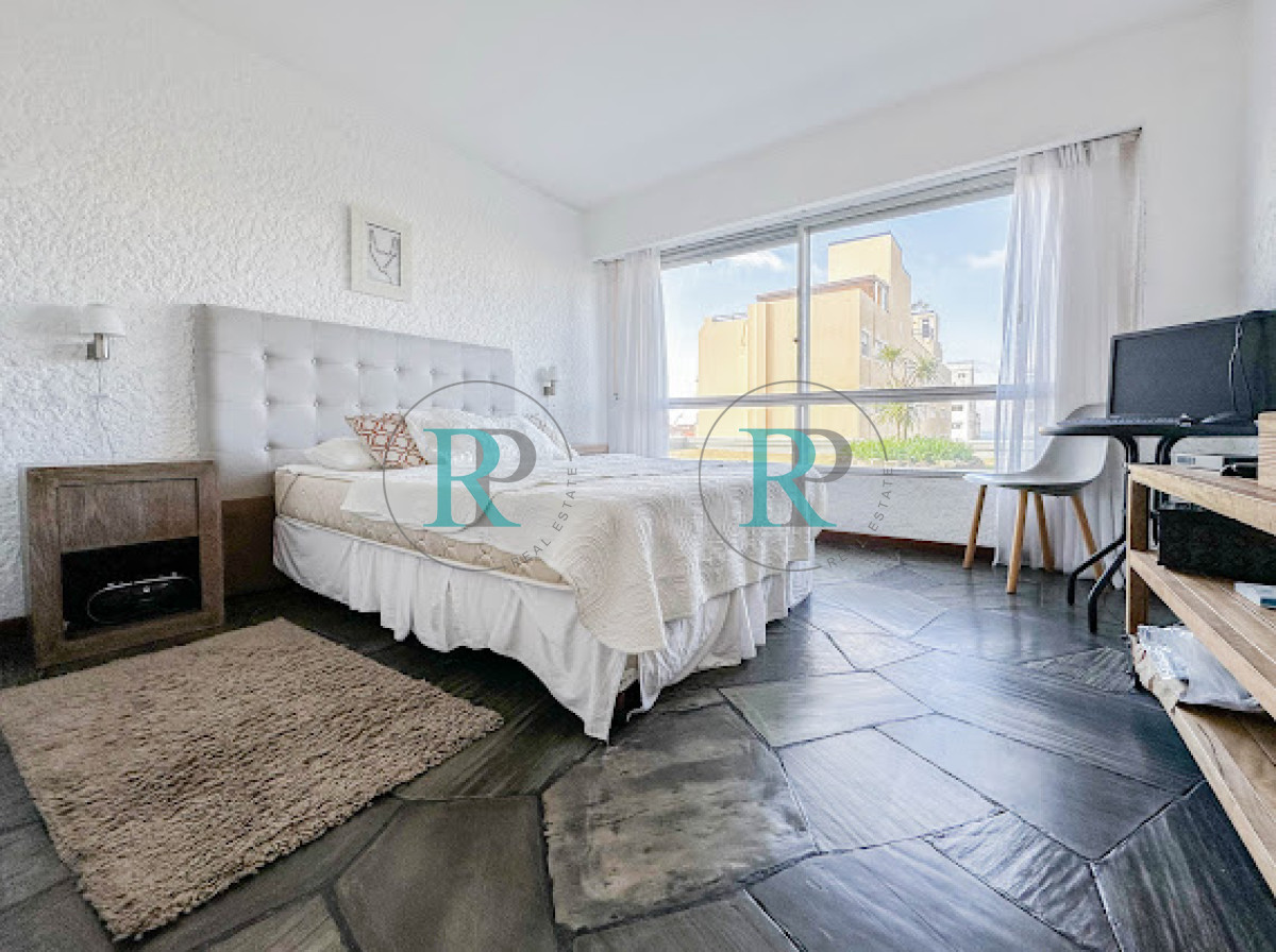 Apartamento ID.2081 - Venta de apartamento en Peninsula. Edificio Recalada.