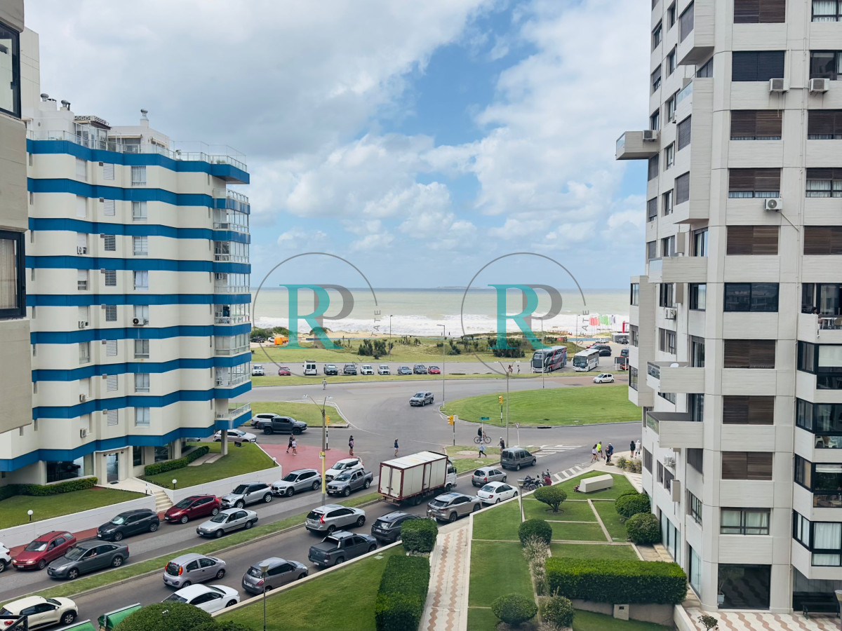Apartamento ID.1521 - Apto en venta, segunda linea, vista al mar, punta del este.