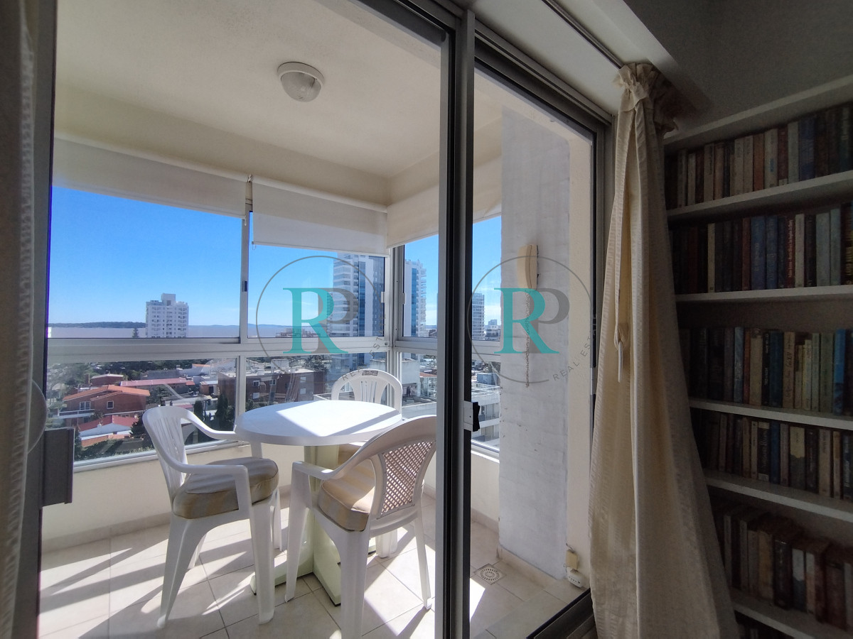 Apartamento ID.2564 - Alquiler y venta de apartamento de dos dormitorios en Punta del Este