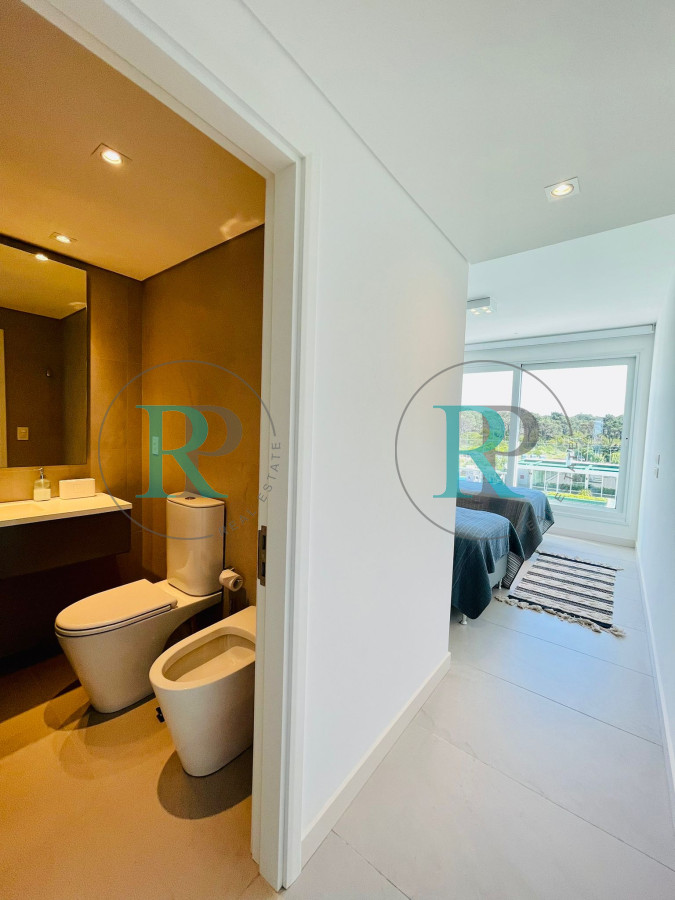 Apartamento ID.1376 - Alquiler  y venta de apartamento de 3 dormitorios en Punta del Este 