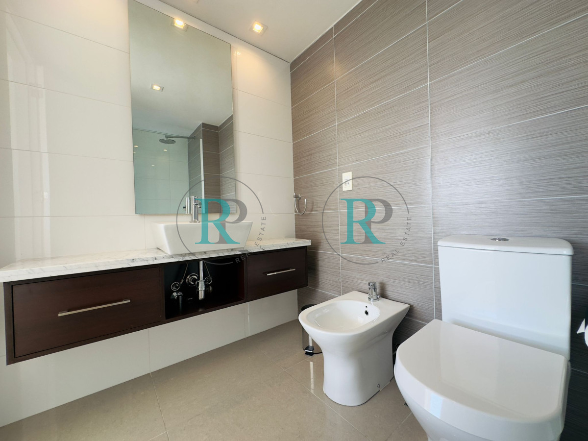 Apartamento ID.1700 - Penthouse en VENTA, 3 dormitorios en suite + Dependencia, vista 180°.
