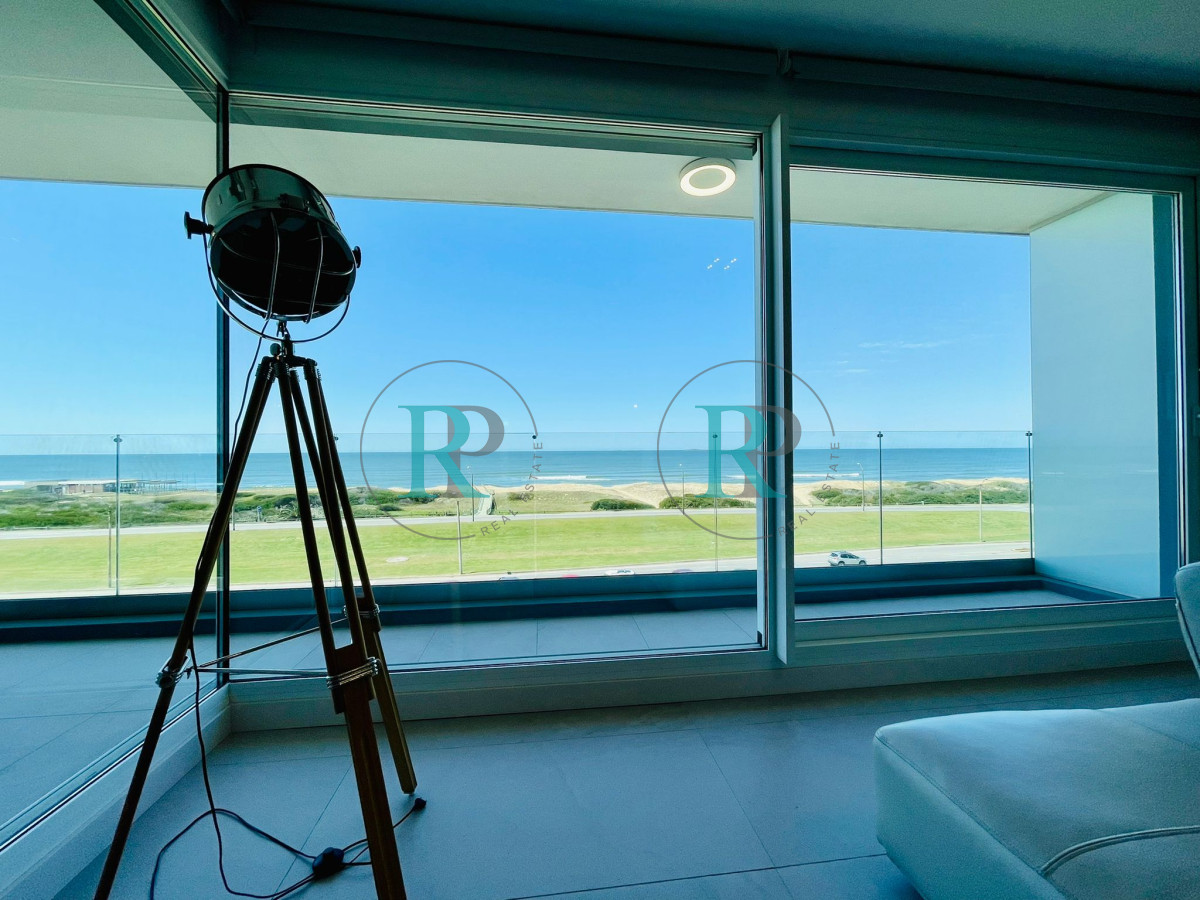 Apartamento ID.1376 - Alquiler  y venta de apartamento de 3 dormitorios en Punta del Este 