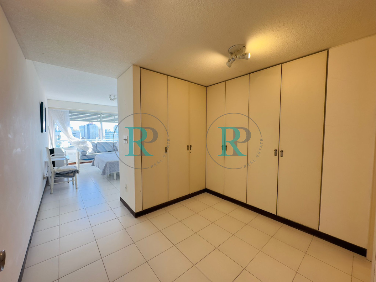 Apartamento ID.1503 - Venta de apartamento de 3 dormitorios y dep. de servicio en Punta del Este