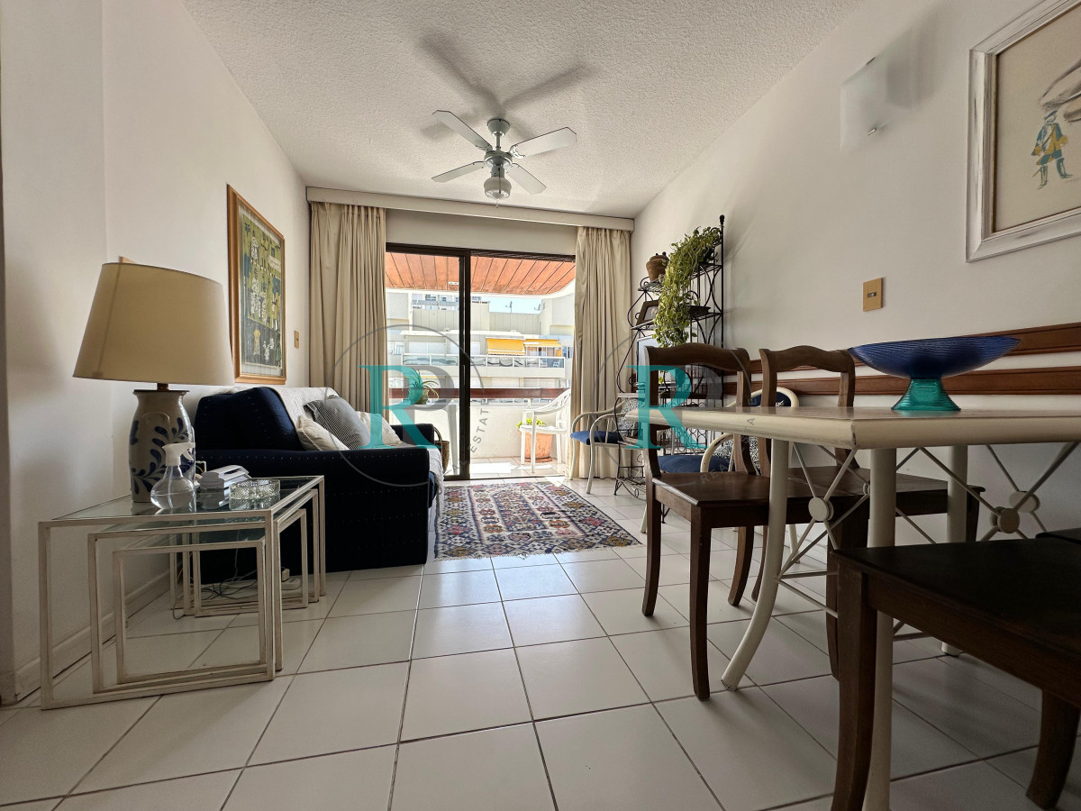 Apartamento ID.2444 - Apartamento de dos dormitorios en venta en Punta del Este.-