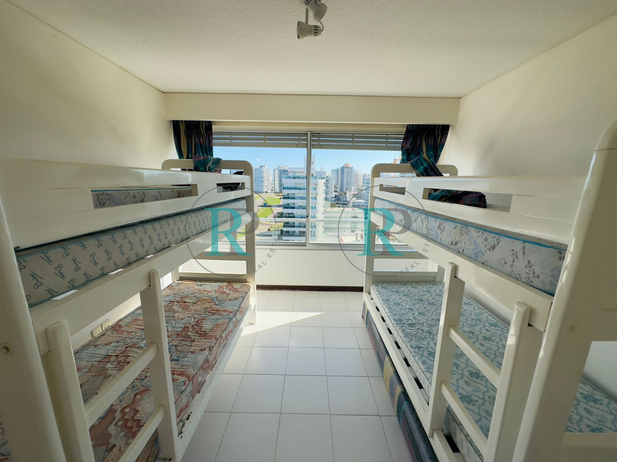 Apartamento ID.1503 - Venta de apartamento de 3 dormitorios y dep. de servicio en Punta del Este