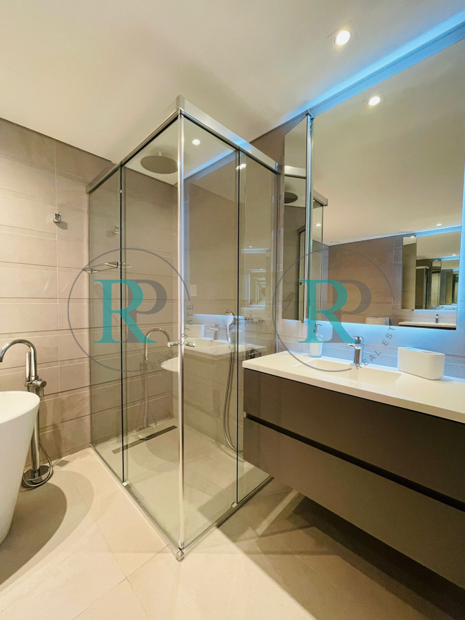 Apartamento ID.1376 - Alquiler  y venta de apartamento de 3 dormitorios en Punta del Este 